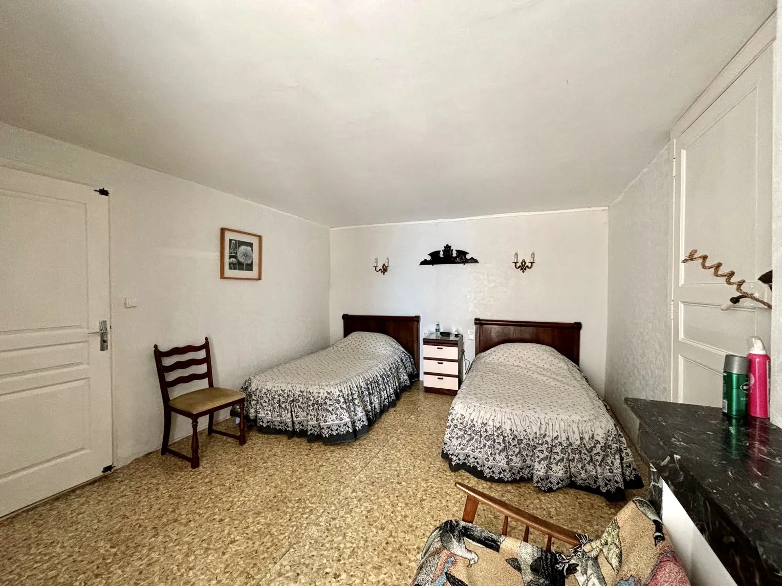 Maison de village avec terrasse, garage et vues imprenables à Alignan-du-Vent 