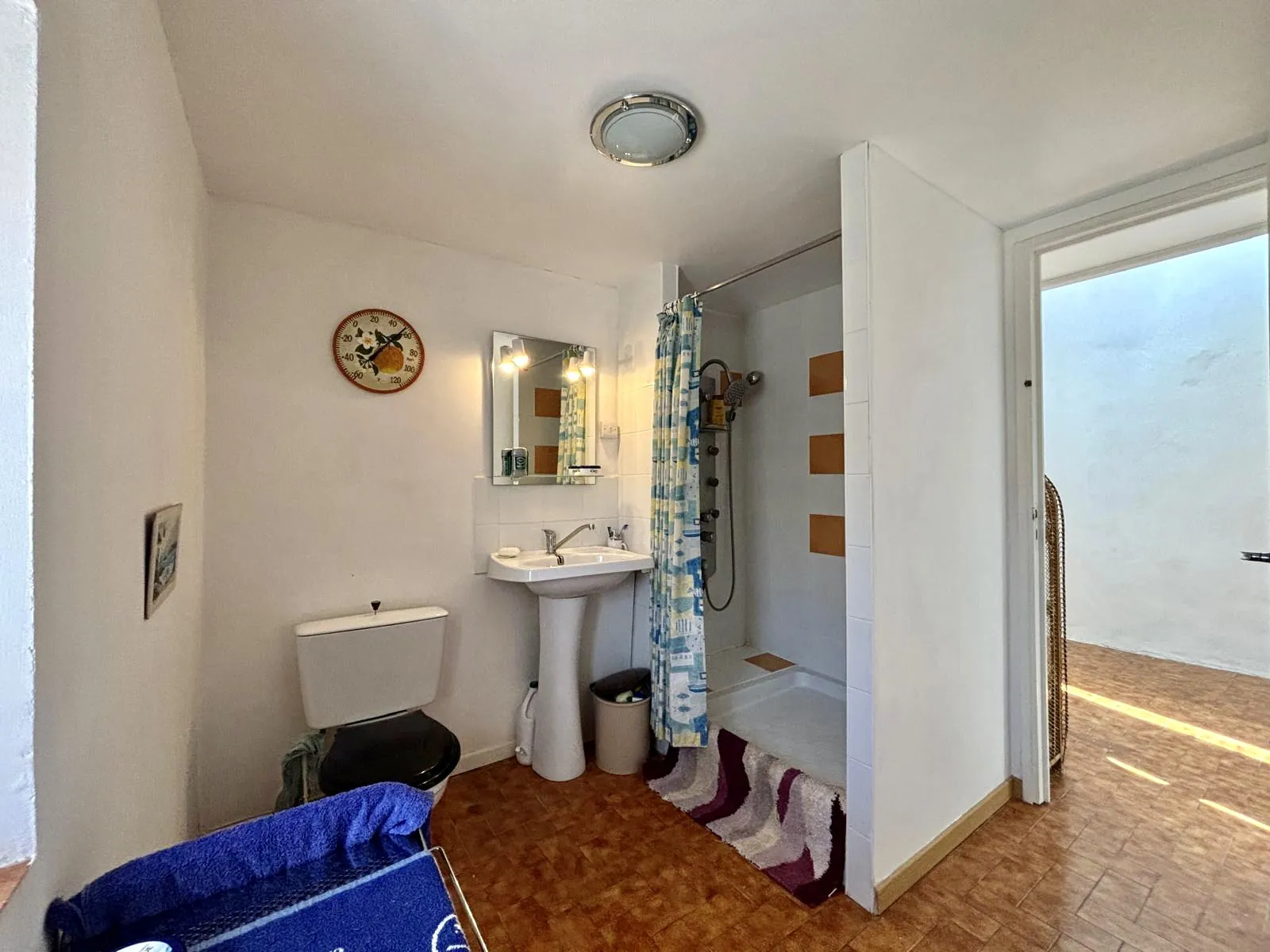 Maison de village avec terrasse, garage et vues imprenables à Alignan-du-Vent 