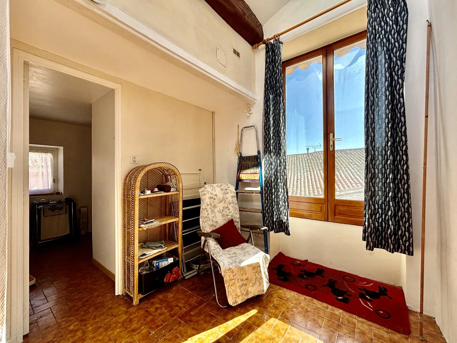Maison de village avec terrasse, garage et vues imprenables à Alignan-du-Vent 