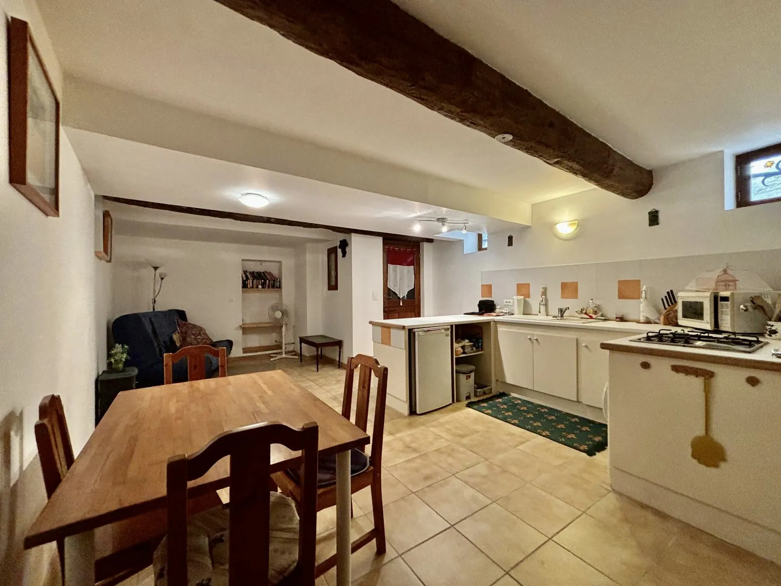Maison de village avec terrasse, garage et vues imprenables à Alignan-du-Vent 