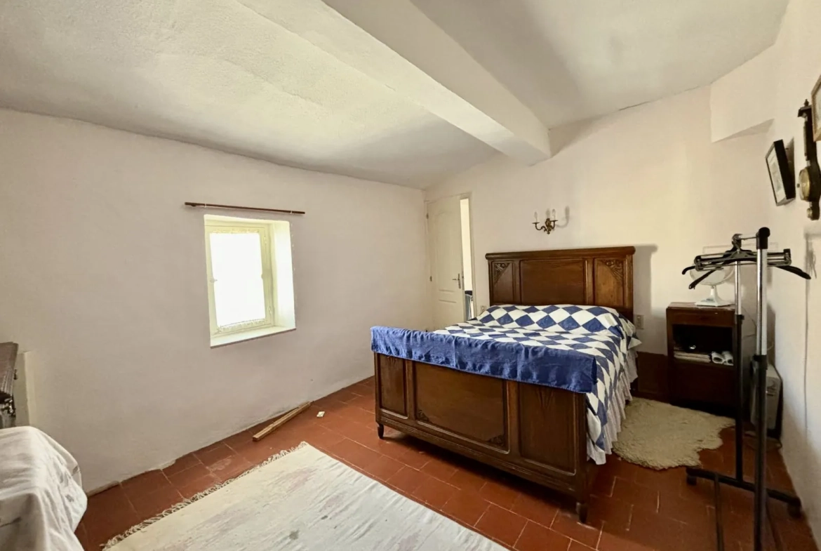 Maison de village avec terrasse, garage et vues imprenables à Alignan-du-Vent 