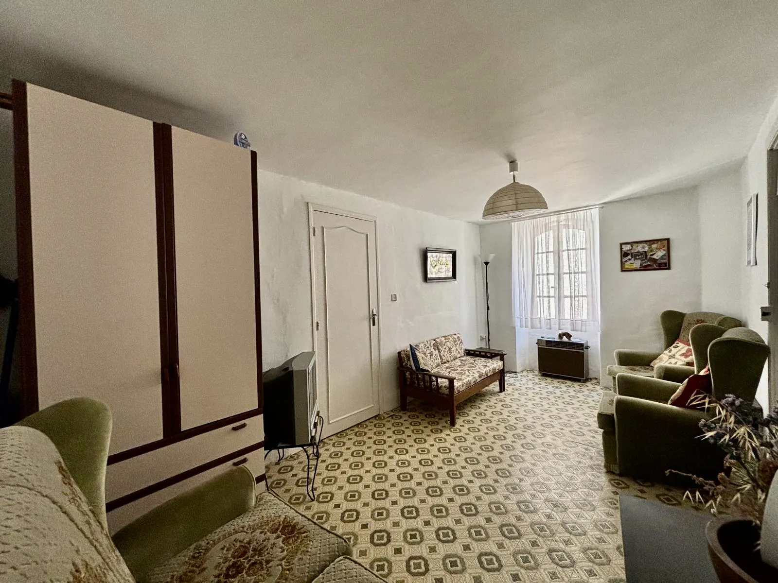 Maison de village avec terrasse, garage et vues imprenables à Alignan-du-Vent 