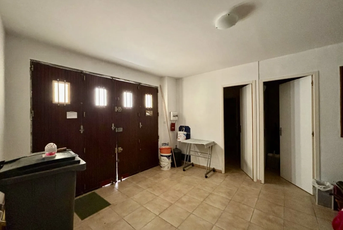 Maison de village avec terrasse, garage et vues imprenables à Alignan-du-Vent 