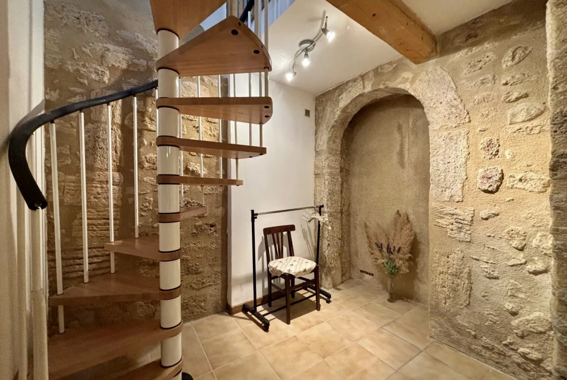 Maison de village avec terrasse, garage et vues imprenables à Alignan-du-Vent 