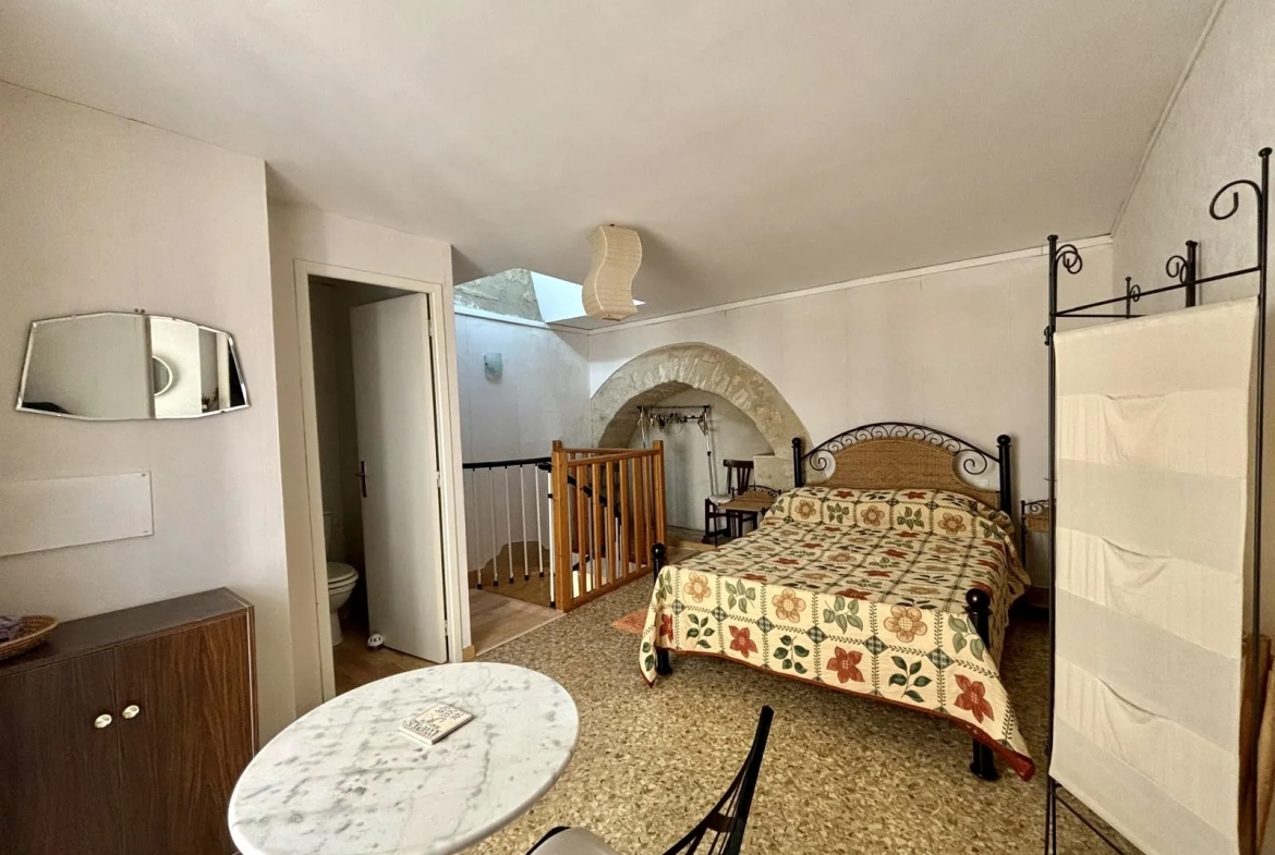 Maison de village avec terrasse, garage et vues imprenables à Alignan-du-Vent 