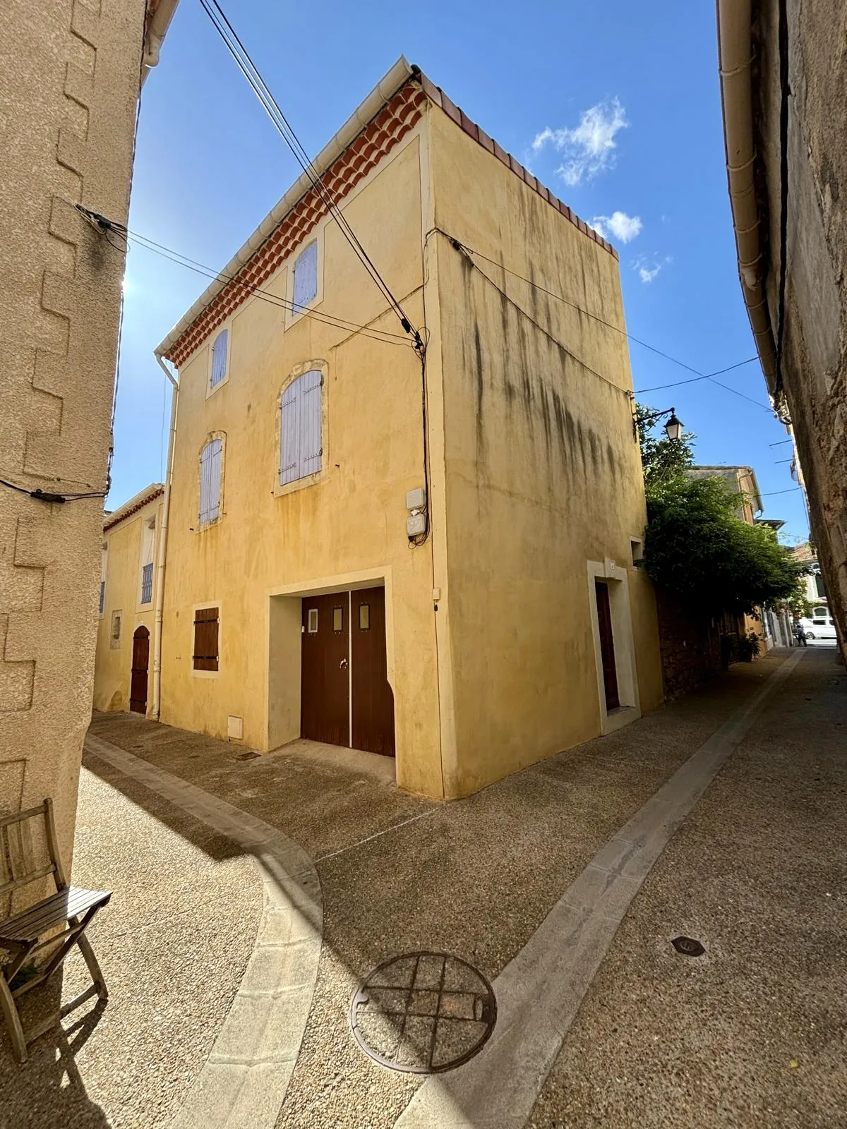 Maison de village avec terrasse, garage et vues imprenables à Alignan-du-Vent 
