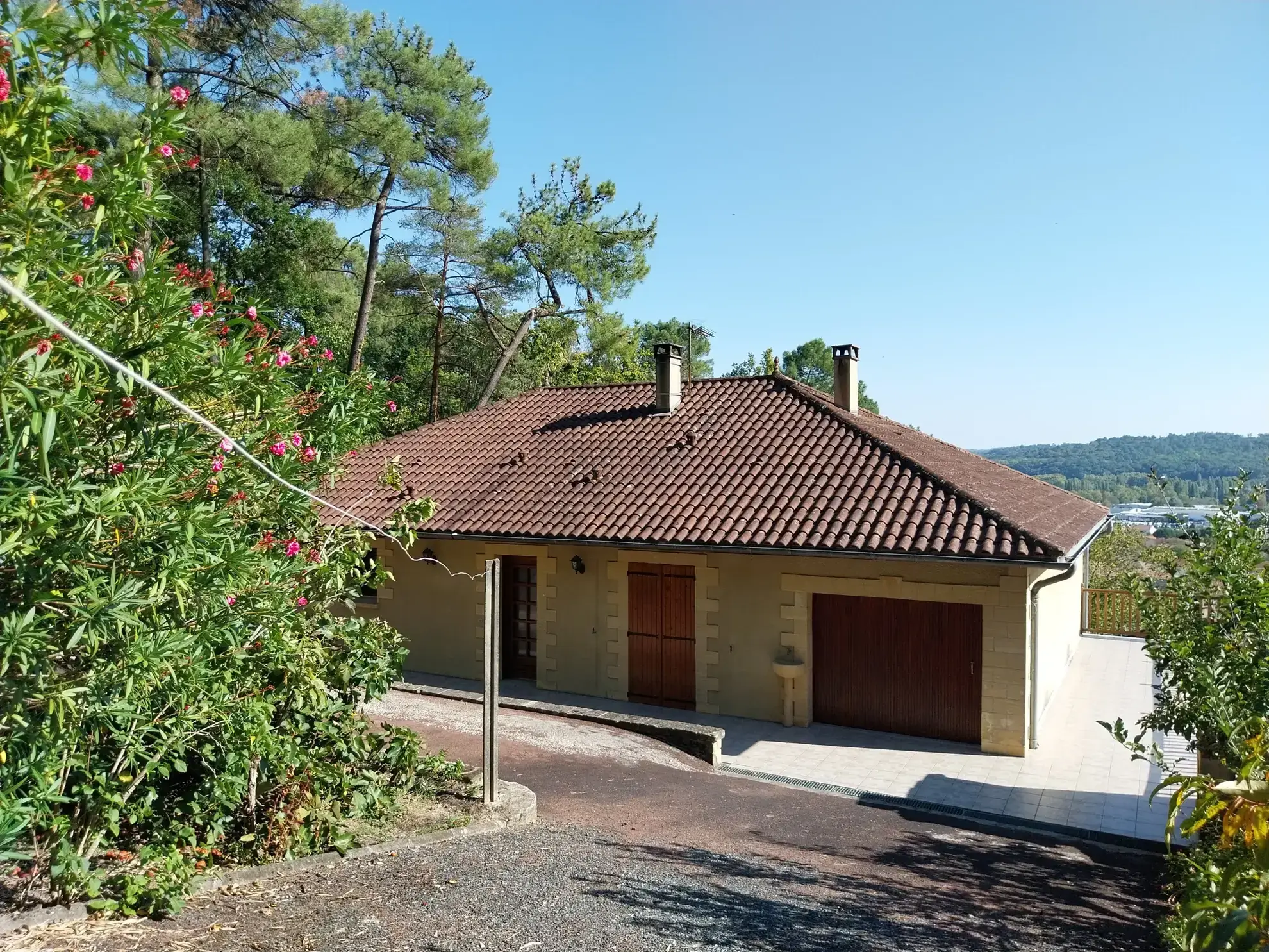 Maison familiale à vendre à Chancelade avec vue exceptionnelle et grand terrain 