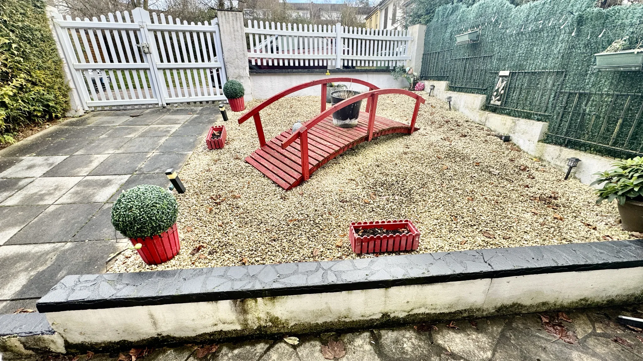 Maison à vendre à MANTES LA VILLE avec jardin et 4 chambres - Sans travaux 