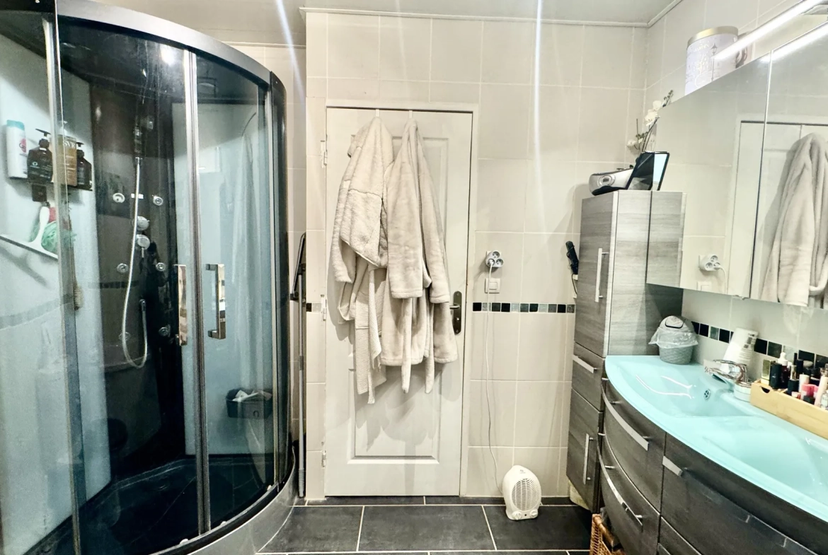 Maison à vendre à MANTES LA VILLE avec jardin et 4 chambres - Sans travaux 