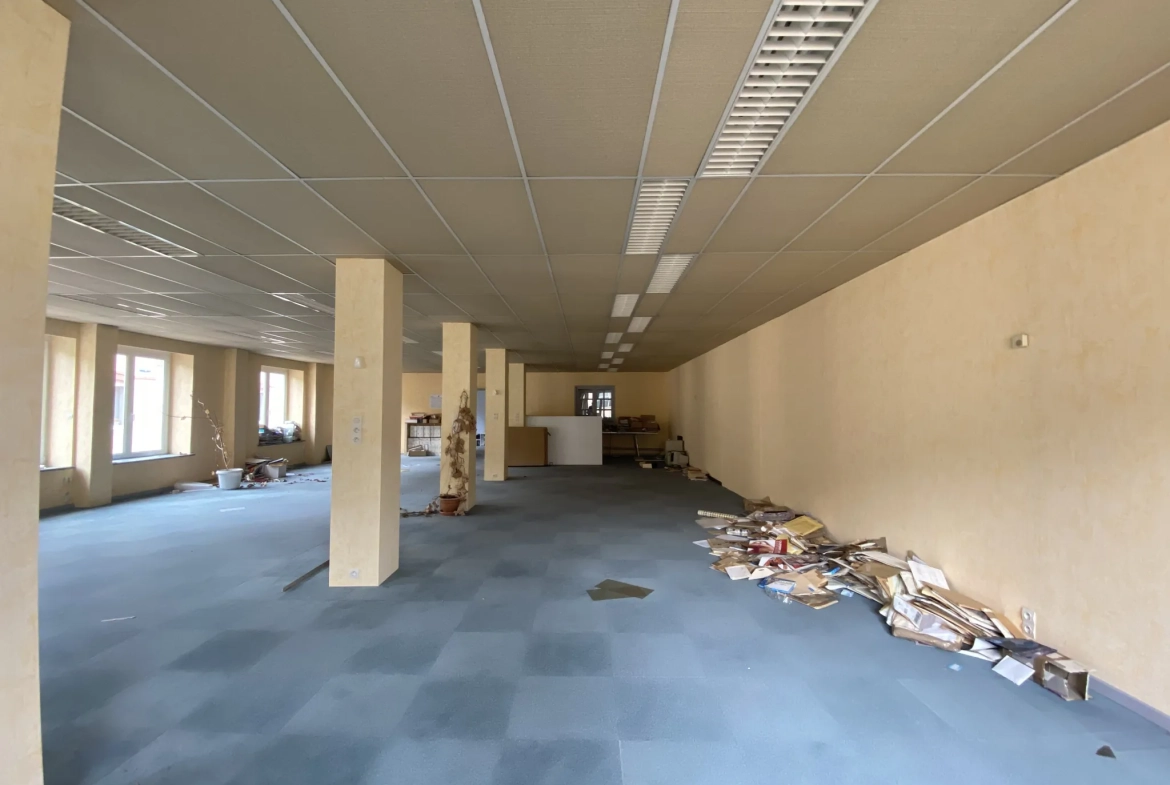 Local professionnel de 201 m² à louer à Lunéville, au cœur de la zone commerciale 