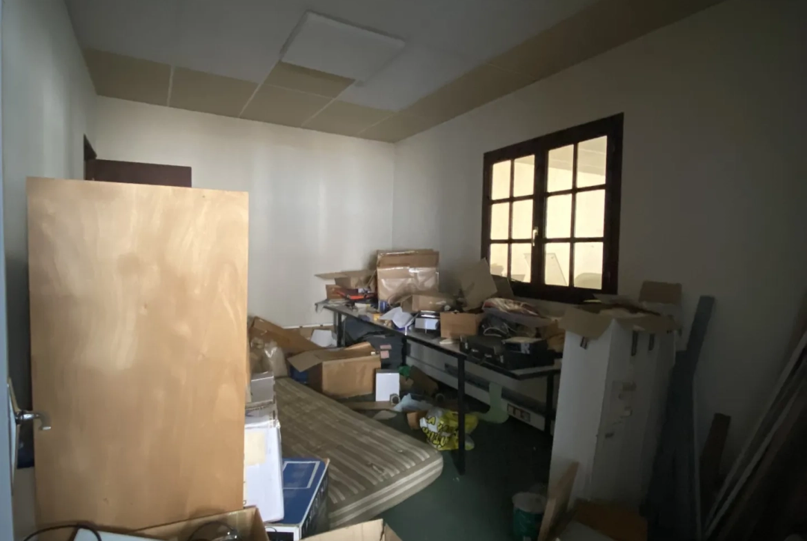 Local professionnel de 201 m² à louer à Lunéville, au cœur de la zone commerciale 