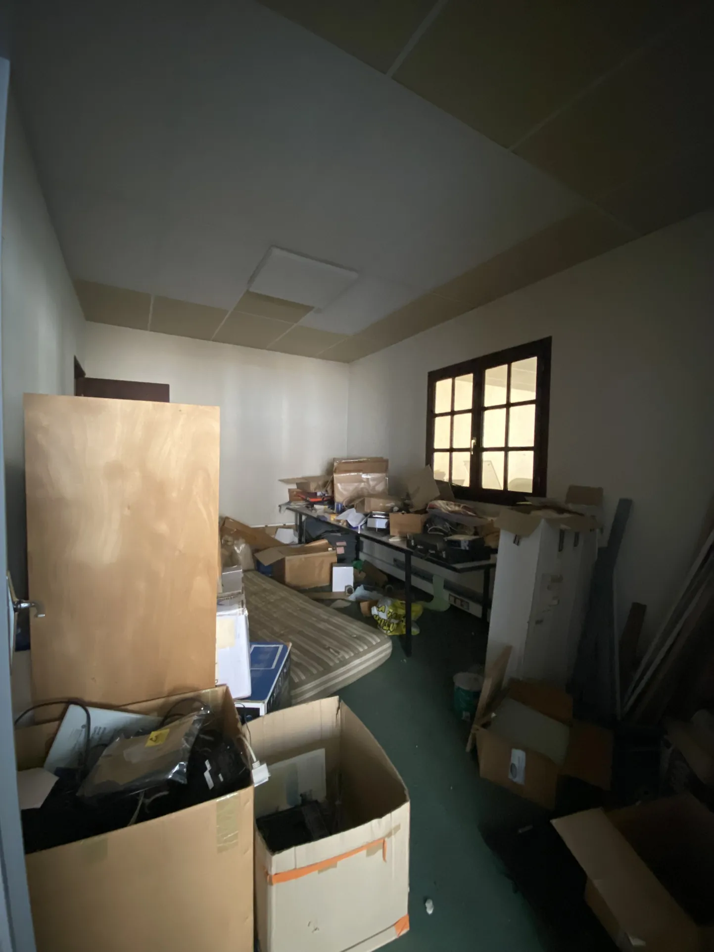 Local professionnel de 201 m² à louer à Lunéville, au cœur de la zone commerciale 