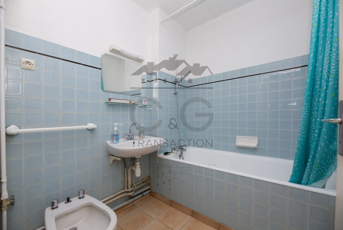 Bel appartement T4 de 73 m² avec balcon à Bayonne Saint Croix 