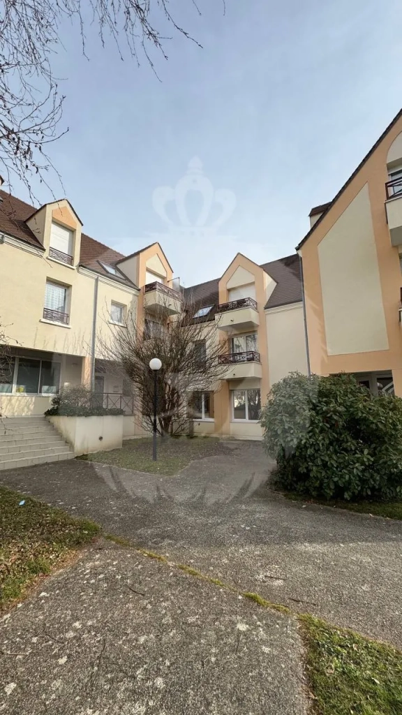 Appartement 2 pièces à Paris 15ème avec balcon, parking et cave