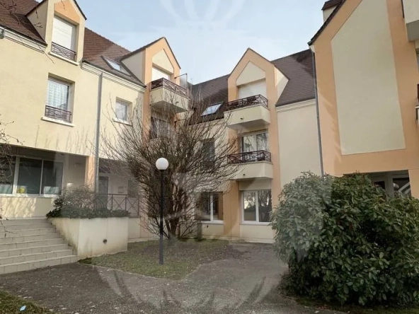 Appartement 2 pièces à Paris 15ème avec balcon, parking et cave