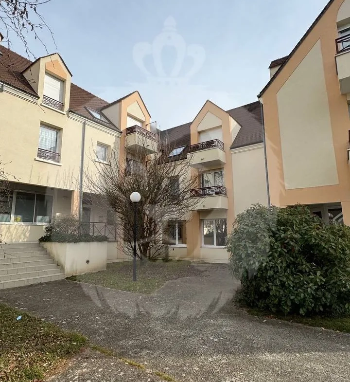 Appartement 2 pièces à Paris 15ème avec balcon, parking et cave 