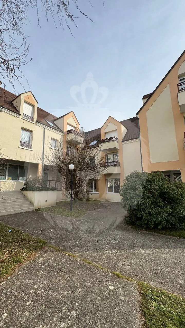 Appartement 2 pièces à Paris 15ème avec balcon, parking et cave 