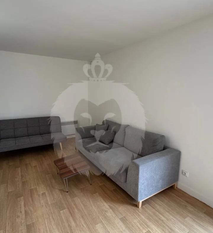 Appartement 2 pièces à Paris 15ème avec balcon, parking et cave 
