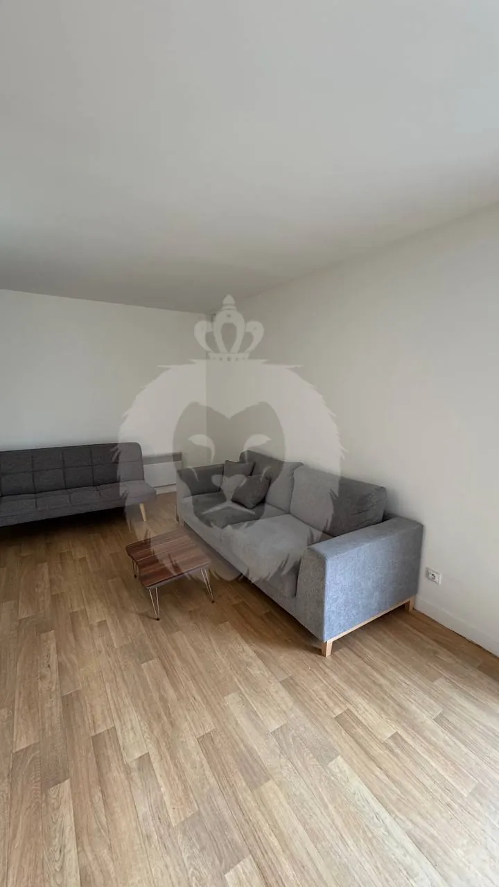 Appartement 2 pièces à Paris 15ème avec balcon, parking et cave 