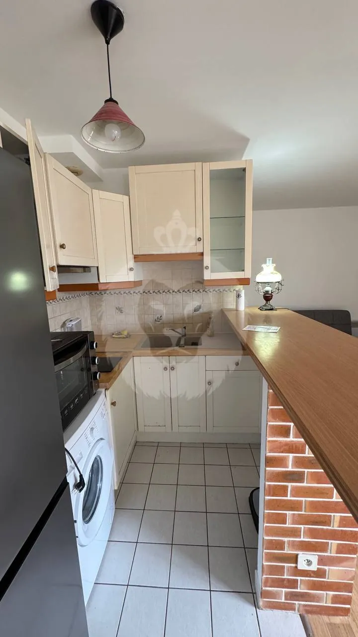Appartement 2 pièces à Paris 15ème avec balcon, parking et cave 