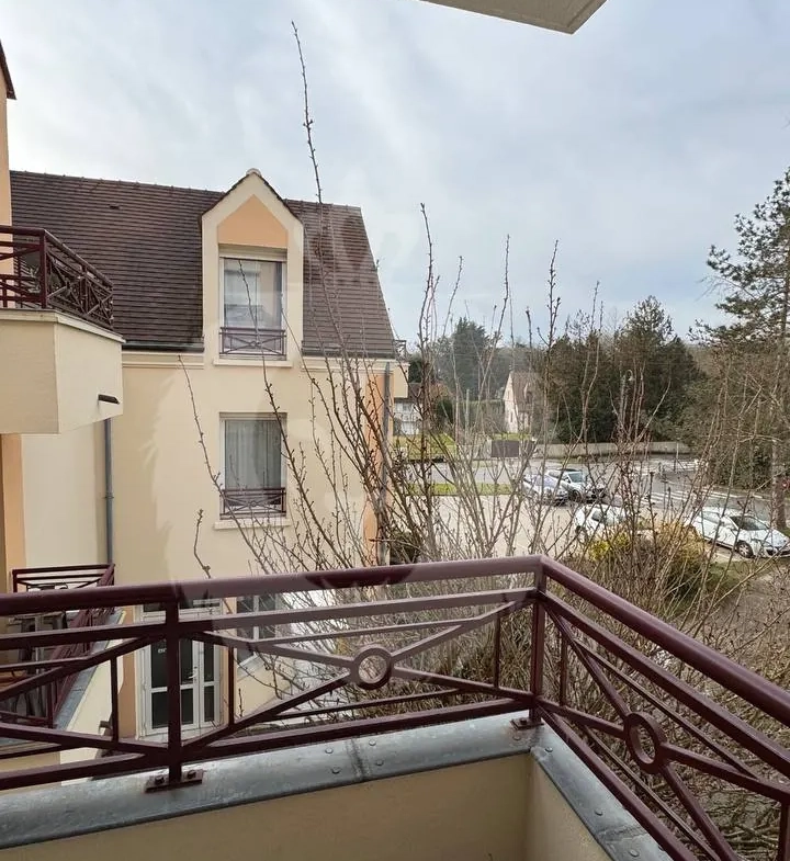 Appartement 2 pièces à Paris 15ème avec balcon, parking et cave 
