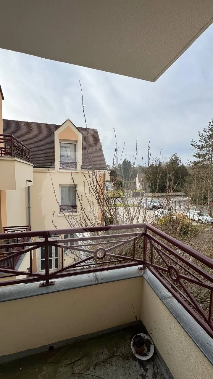 Appartement 2 pièces à Paris 15ème avec balcon, parking et cave 