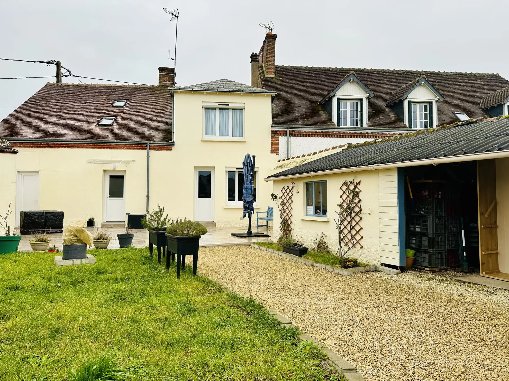 Charmante maison familiale à Vendôme avec jardin et terrasse, proche commodités 