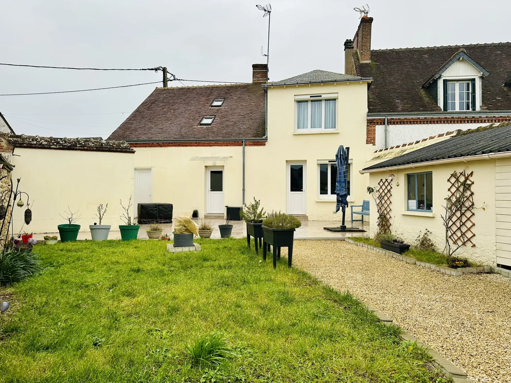 Charmante maison familiale à Vendôme avec jardin et terrasse, proche commodités 