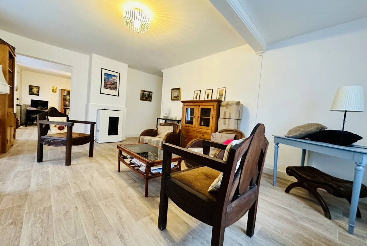 Charmante maison familiale à Vendôme avec jardin et terrasse, proche commodités 