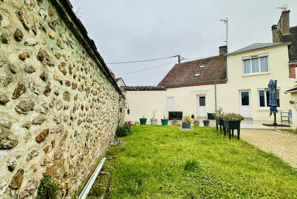 Charmante maison familiale à Vendôme avec jardin et terrasse, proche commodités 