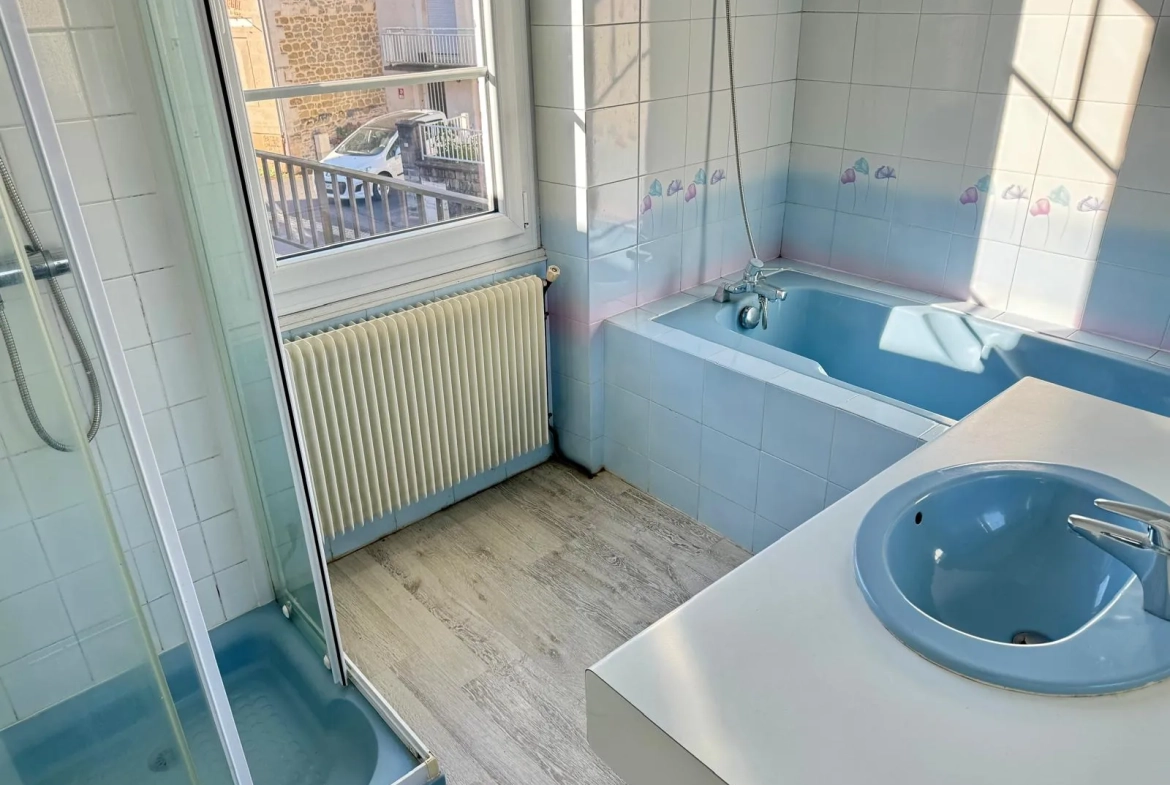 Maison de ville à Objat de 160 m² avec terrasse et garage 
