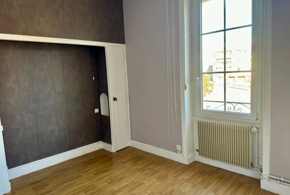 Maison de ville à Objat de 160 m² avec terrasse et garage 