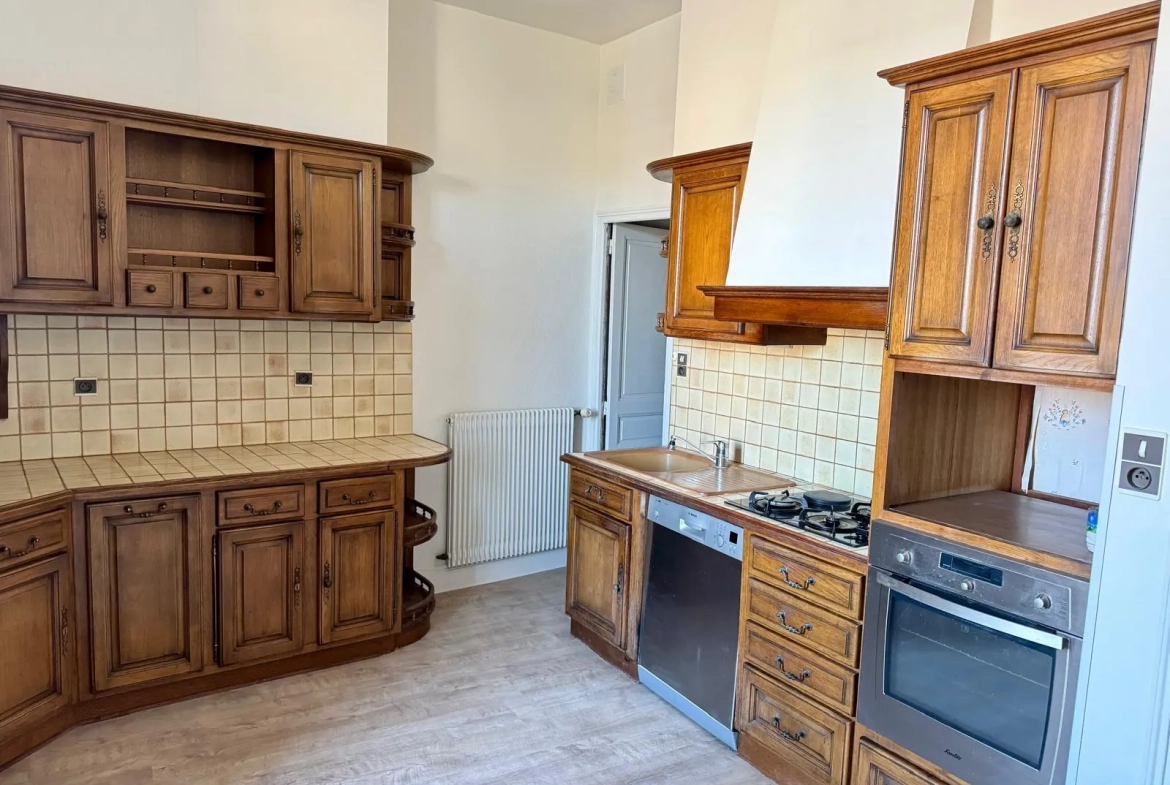 Maison de ville à Objat de 160 m² avec terrasse et garage 