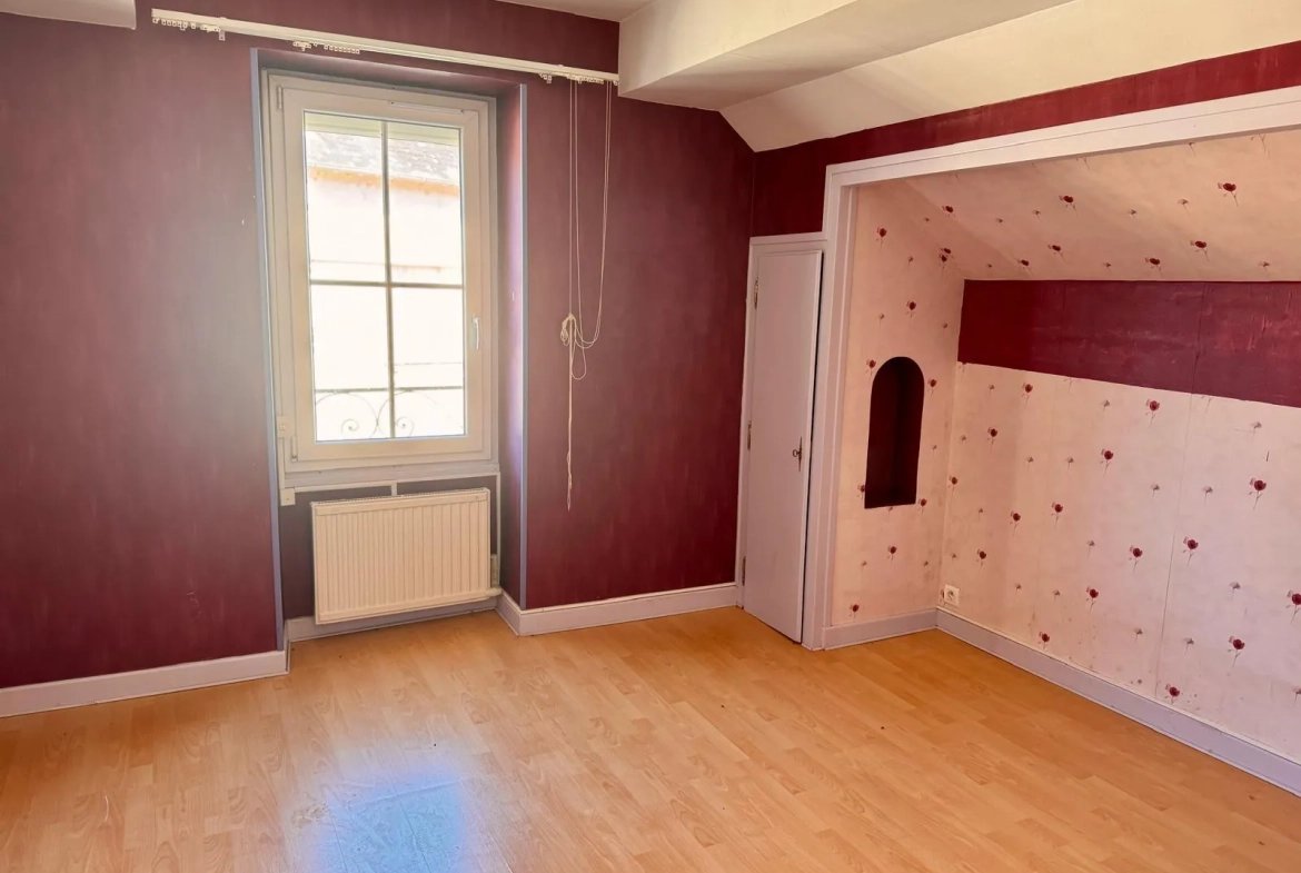 Maison de ville à Objat de 160 m² avec terrasse et garage 