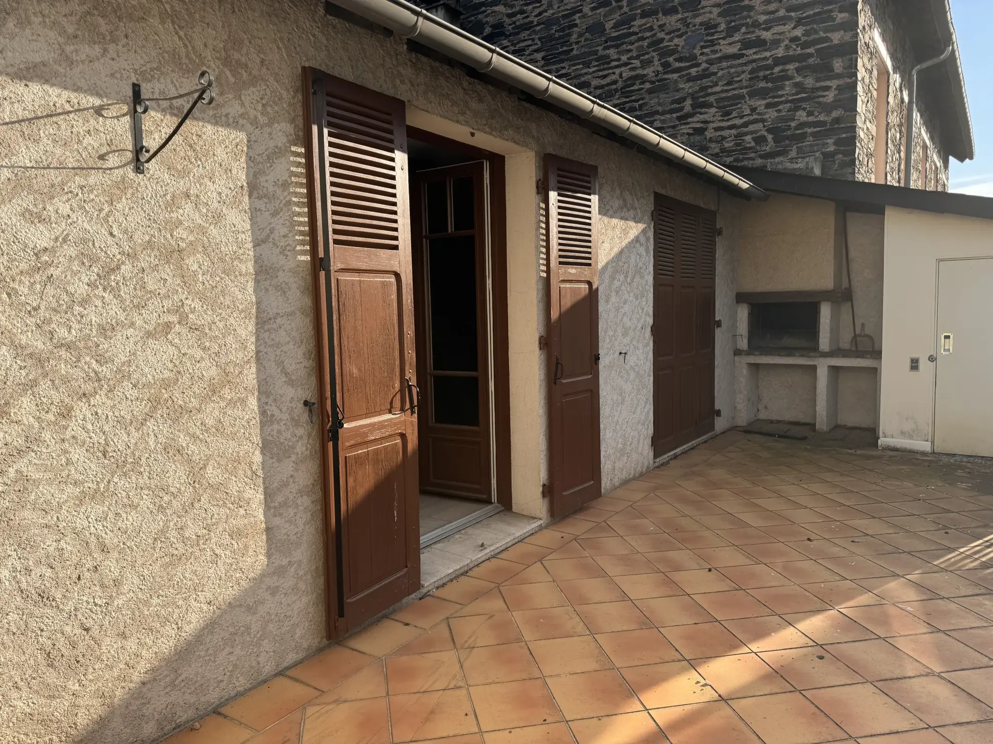 Maison de ville à Objat de 160 m² avec terrasse et garage 