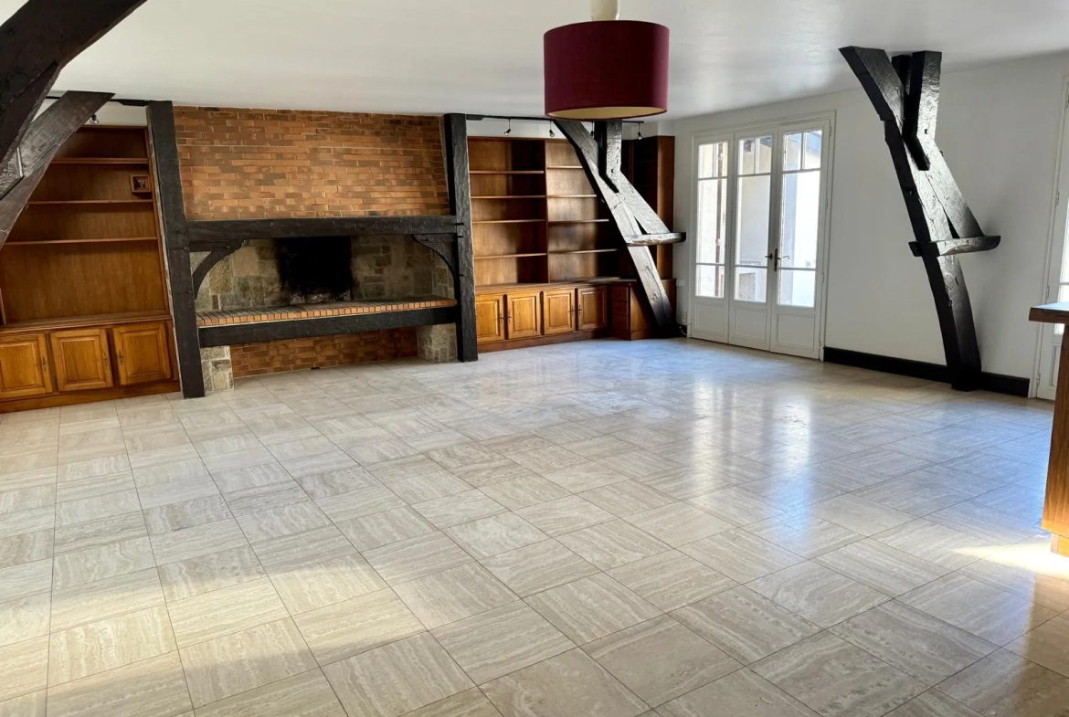 Maison de ville à Objat de 160 m² avec terrasse et garage 