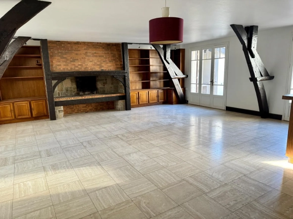 Maison de ville à Objat de 160 m² avec terrasse et garage