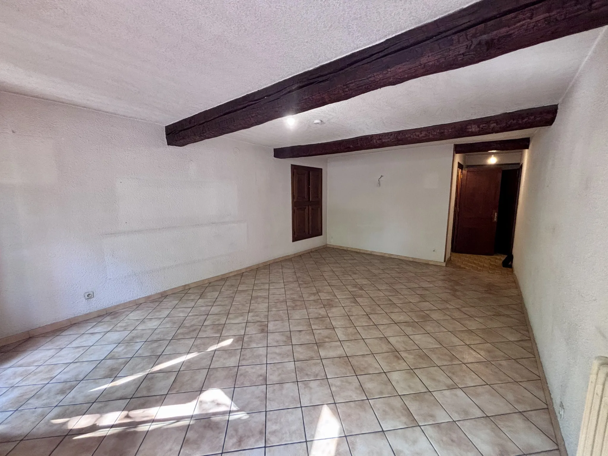 Bel appartement T4 de 99,63 m² au centre-ville de Laragne-Montéglin 
