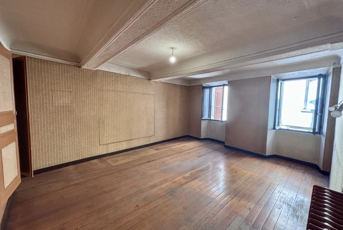 Bel appartement T4 de 99,63 m² au centre-ville de Laragne-Montéglin 