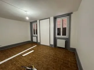 Investissement immobilier à Marcigny : immeuble avec deux logements locatifs 