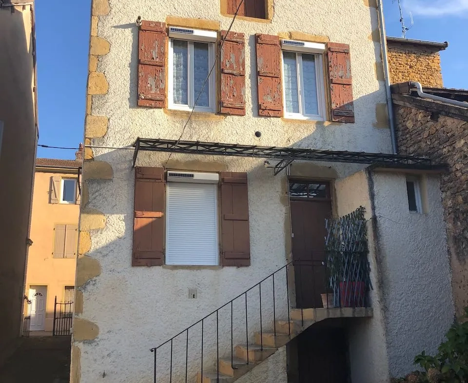 Investissement immobilier à Marcigny : immeuble avec deux logements locatifs 