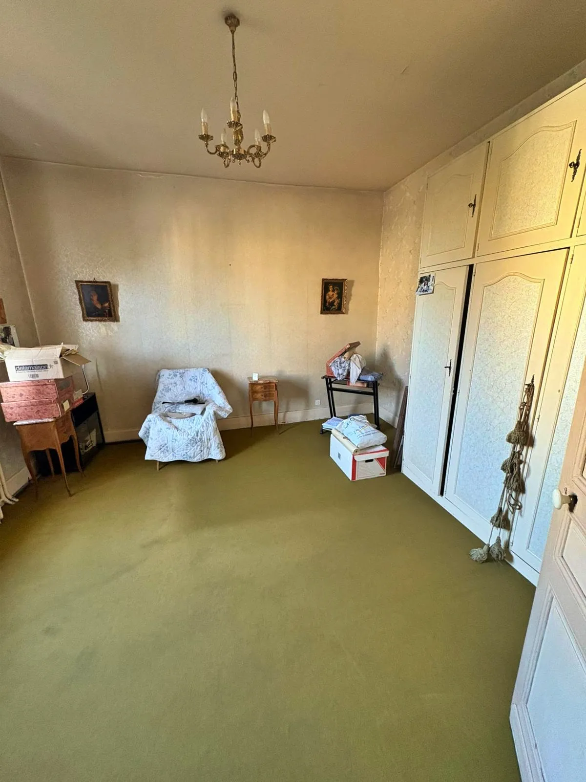 Maison à vendre à Agen de 185 m² avec double garage et grand potentiel de rénovation 