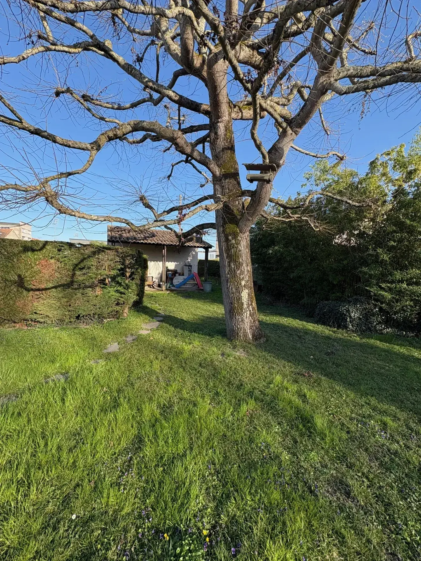 Maison à vendre à Agen de 185 m² avec double garage et grand potentiel de rénovation 