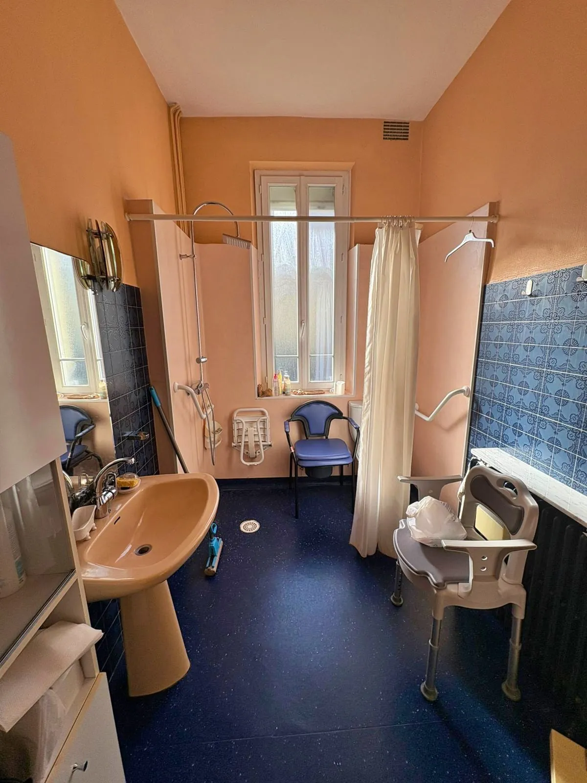 Maison à vendre à Agen de 185 m² avec double garage et grand potentiel de rénovation 