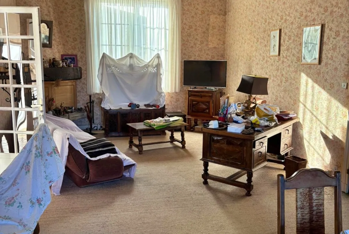 Maison à vendre à Agen de 185 m² avec double garage et grand potentiel de rénovation 