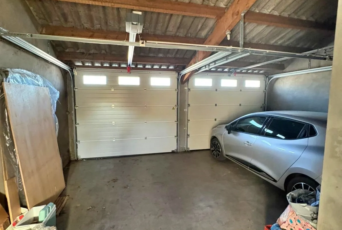 Maison à vendre à Agen de 185 m² avec double garage et grand potentiel de rénovation 