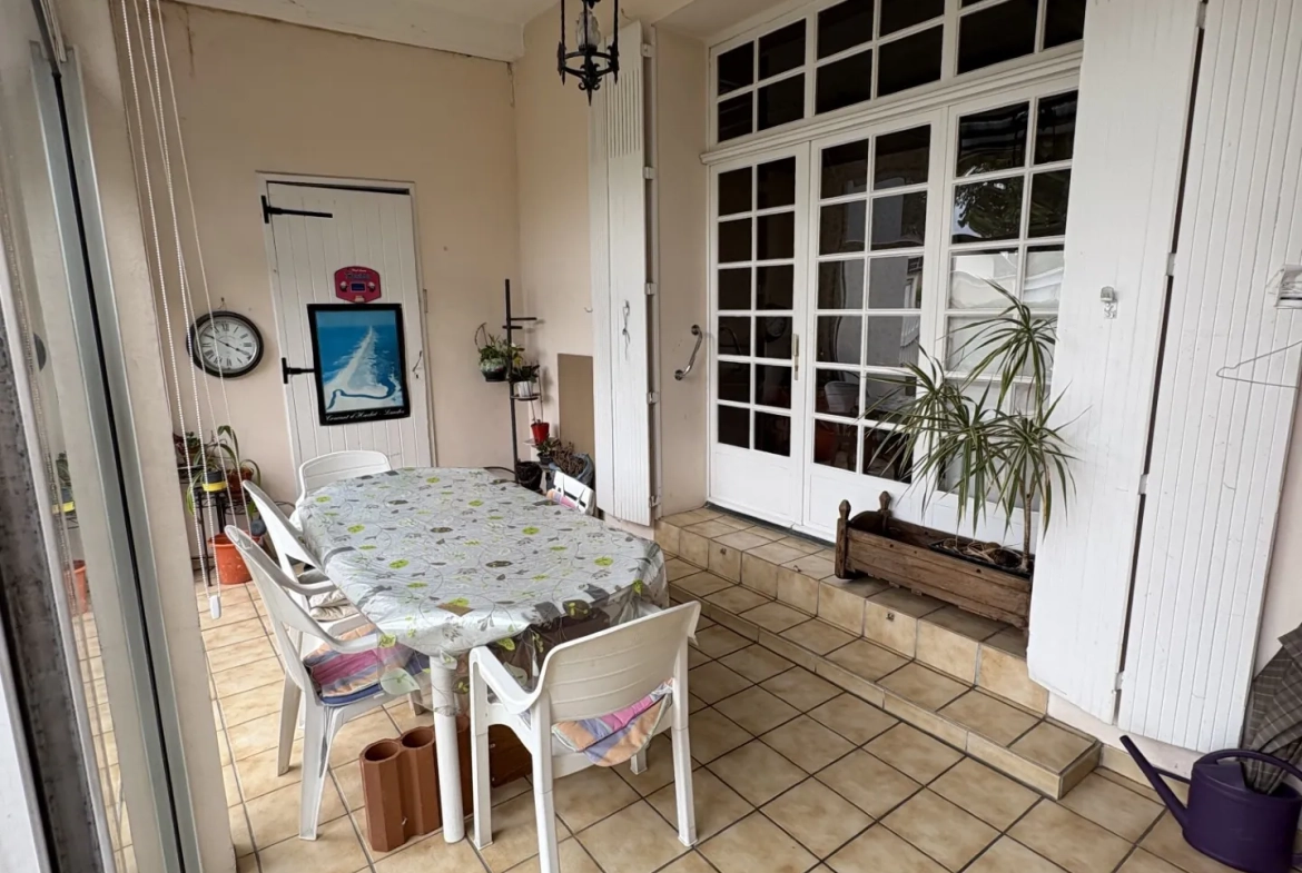 Maison à vendre à Agen de 185 m² avec double garage et grand potentiel de rénovation 