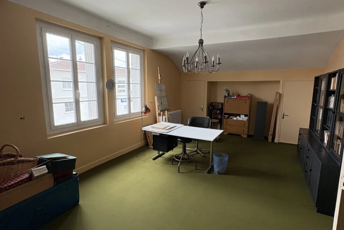 Maison à vendre à Agen de 185 m² avec double garage et grand potentiel de rénovation 