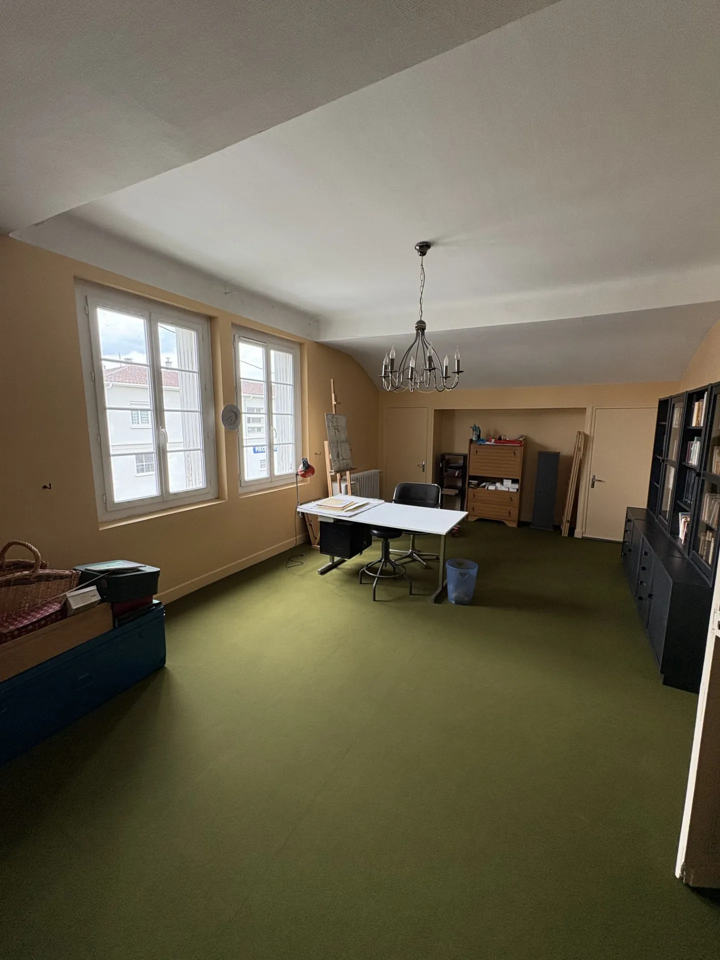 Maison à vendre à Agen de 185 m² avec double garage et grand potentiel de rénovation 
