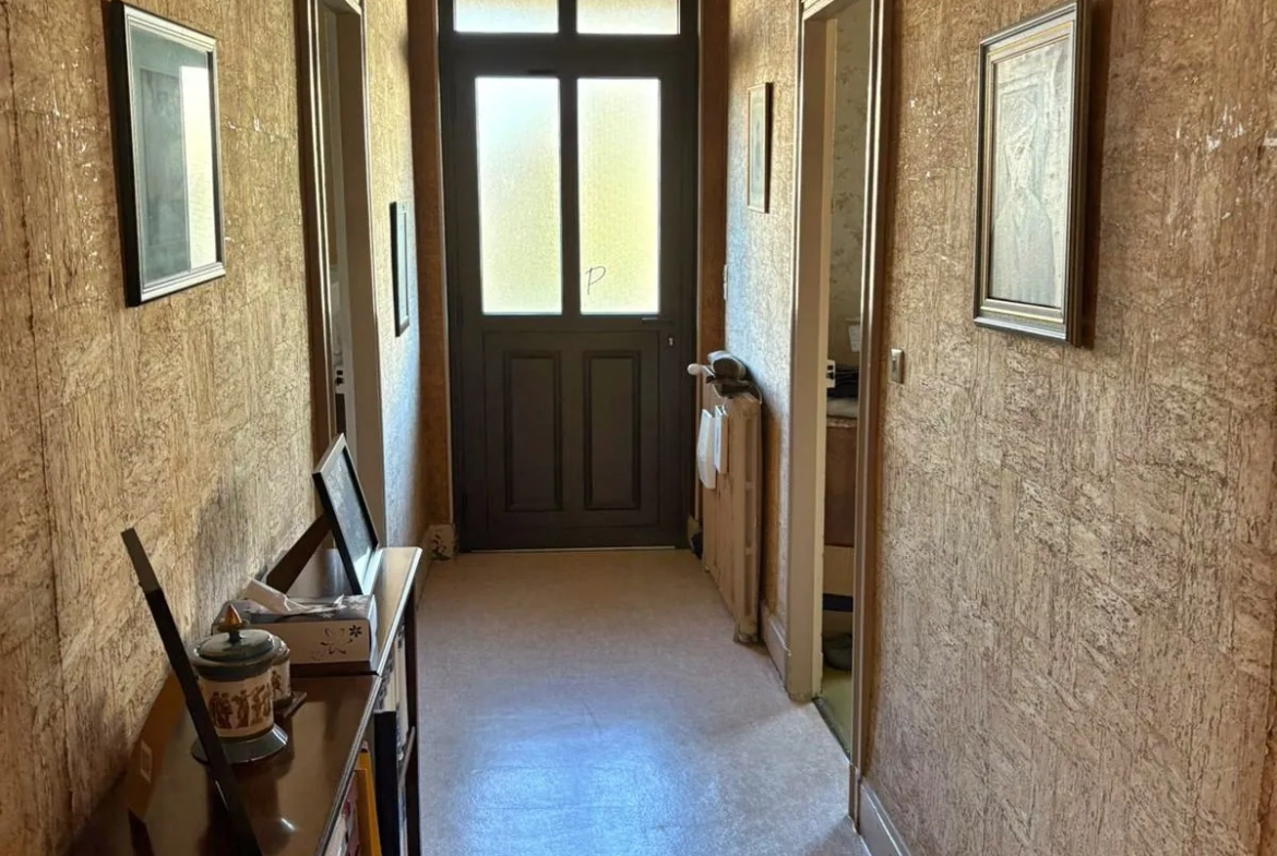 Maison à vendre à Agen de 185 m² avec double garage et grand potentiel de rénovation 